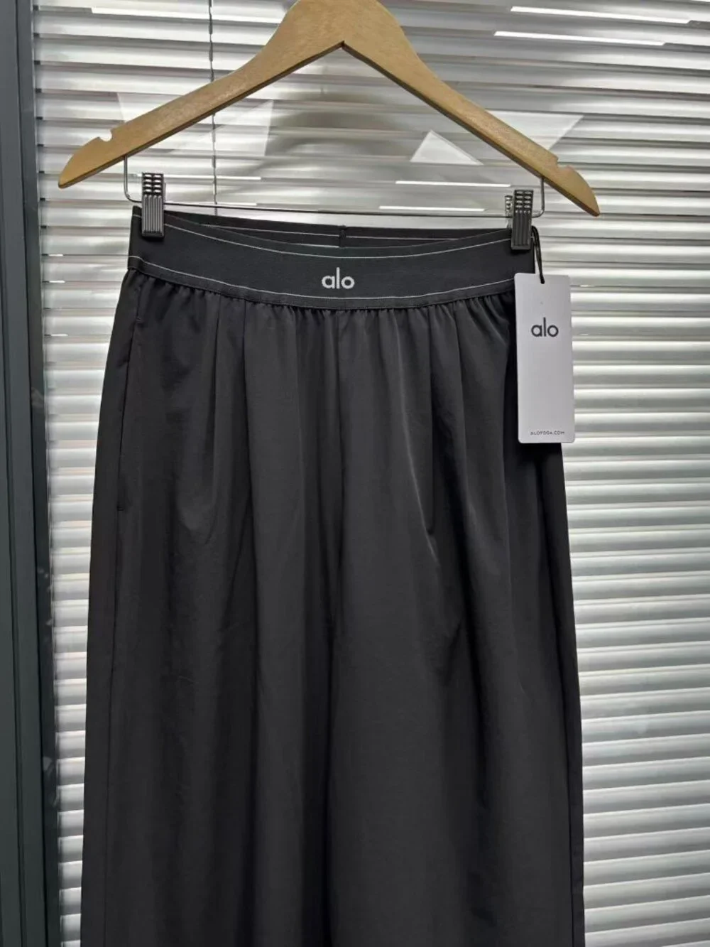 ALO Yoga Women's Pants, Dark Grey ✨ Regular 30 inches in length